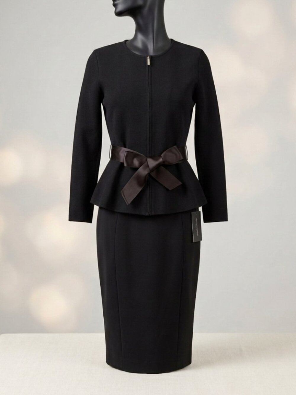 Carolina Herrera Black Peplum Fitted Jacket Small & Black Pencil Skirt Suit